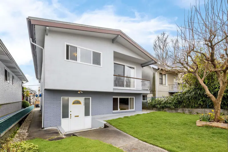 3206 ADANAC STREET - photo 2 of 25