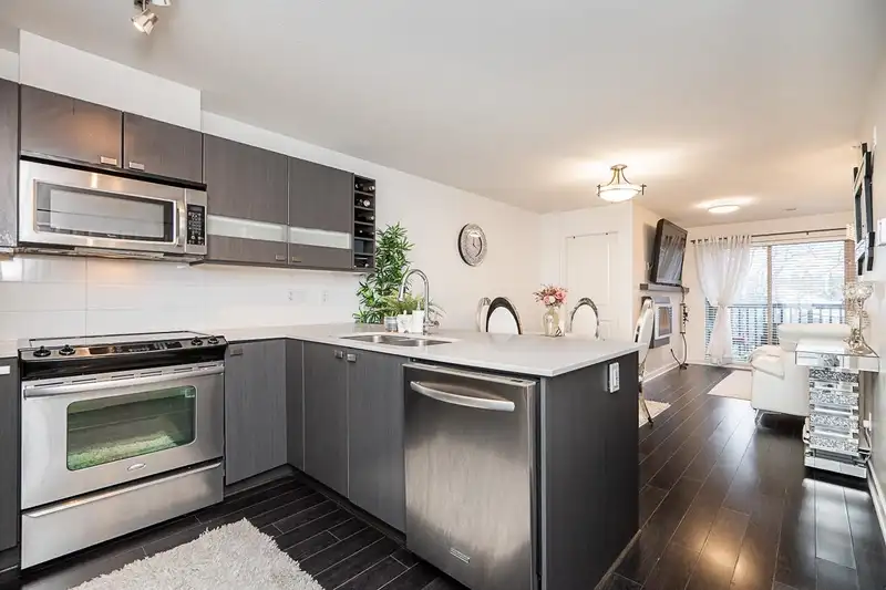 404 21009 56 AVENUE - photo 3 of 33