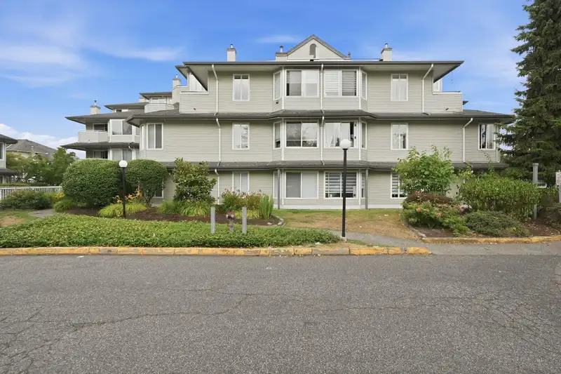 304 12130 80 AVENUE - photo 2 of 26