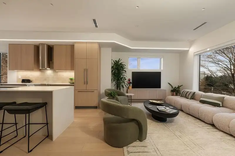 692 W 29TH AVENUE - photo 4 of 40