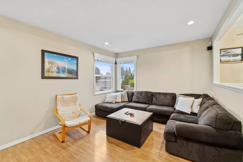 920 GROVE AVENUE - photo 3 of 25