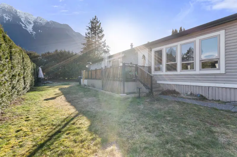 111 65367 KAWKAWA LAKE ROAD - photo 1 of 25