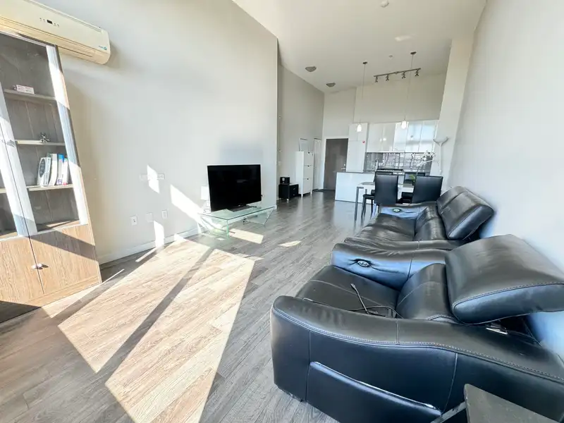 616 9311 ALEXANDRA ROAD - photo 2 of 10