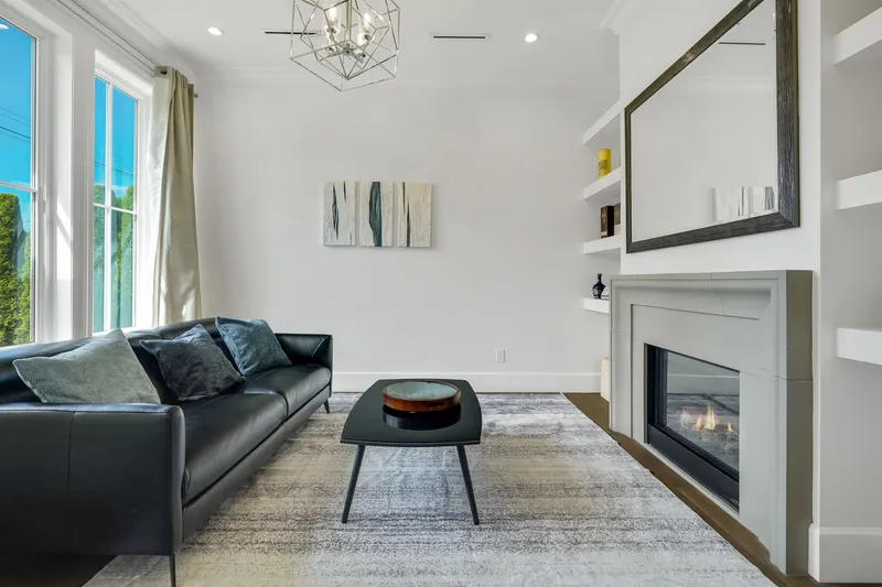 13171 15A AVENUE - photo 4 of 25