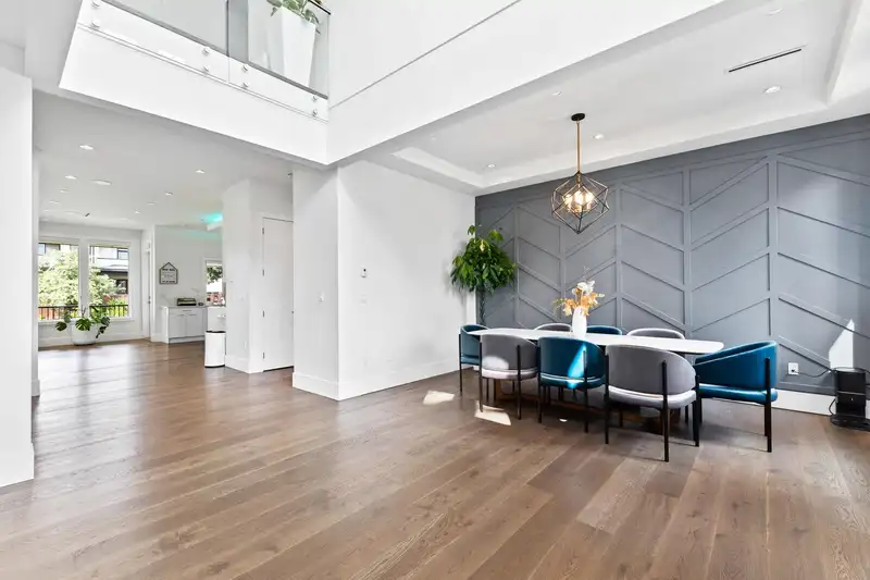 684 PORTER STREET - photo 2 of 39