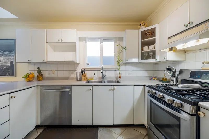 538 W 25TH STREET - photo 3 of 23