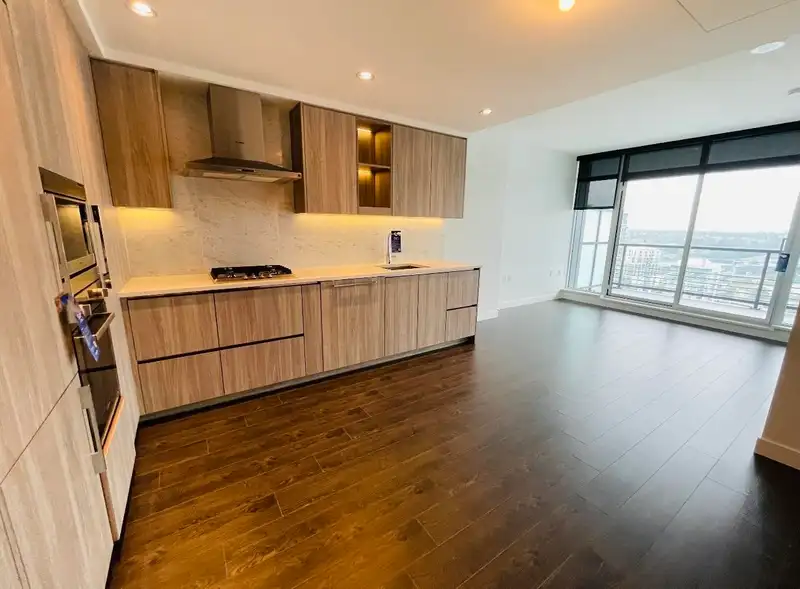 2901 4720 LOUGHEED HIGHWAY - photo 2 of 14