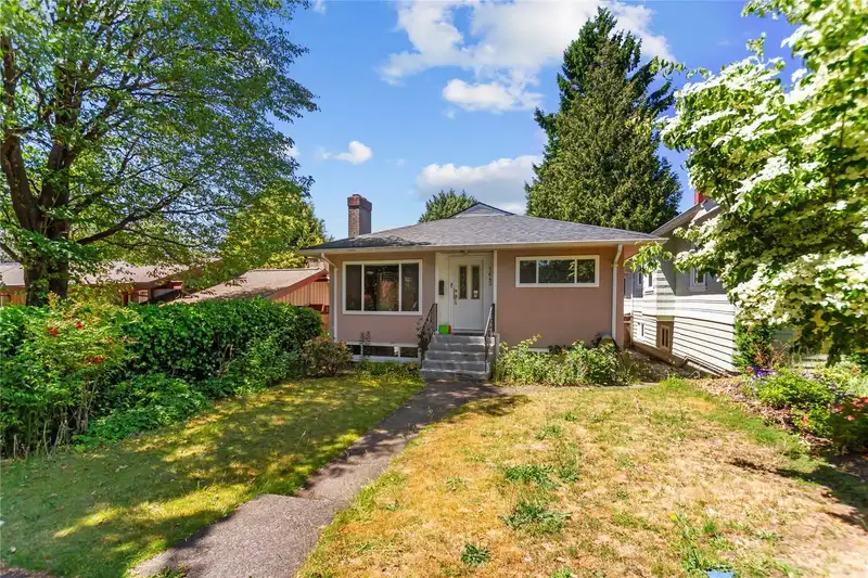 7643 SELKIRK STREET - photo 1 of 25