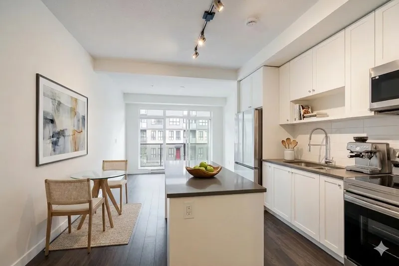 225 15733 85 AVENUE - photo 1 of 25