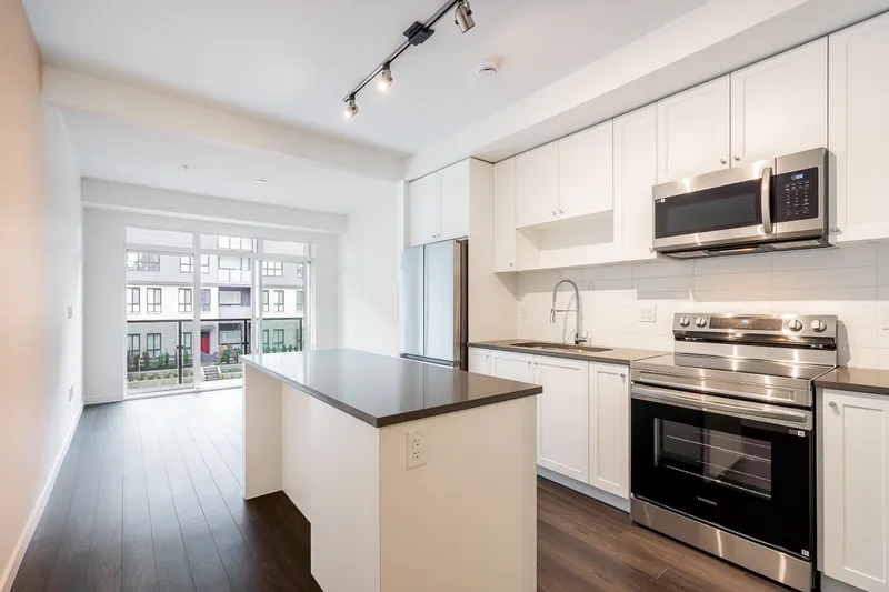 225 15733 85 AVENUE - photo 2 of 25