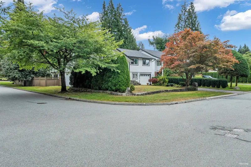 3566 REGENT AVENUE - photo 2 of 25