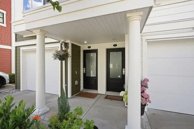 44 27735 ROUNDHOUSE DRIVE - photo 4 of 32