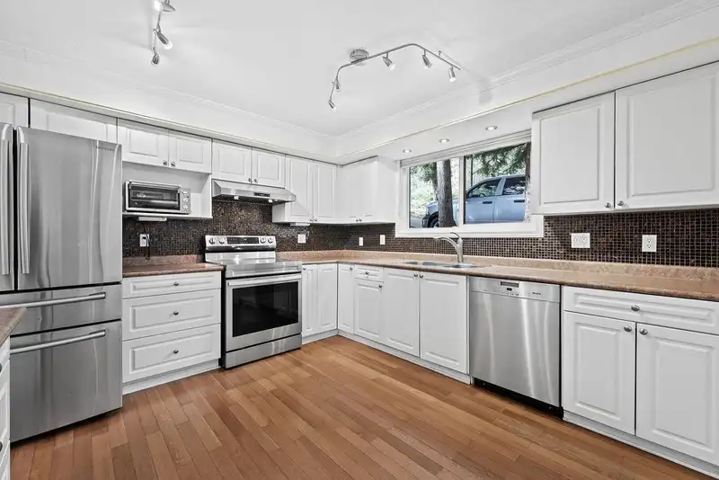 407 DARTMOOR DRIVE - photo 3 of 40