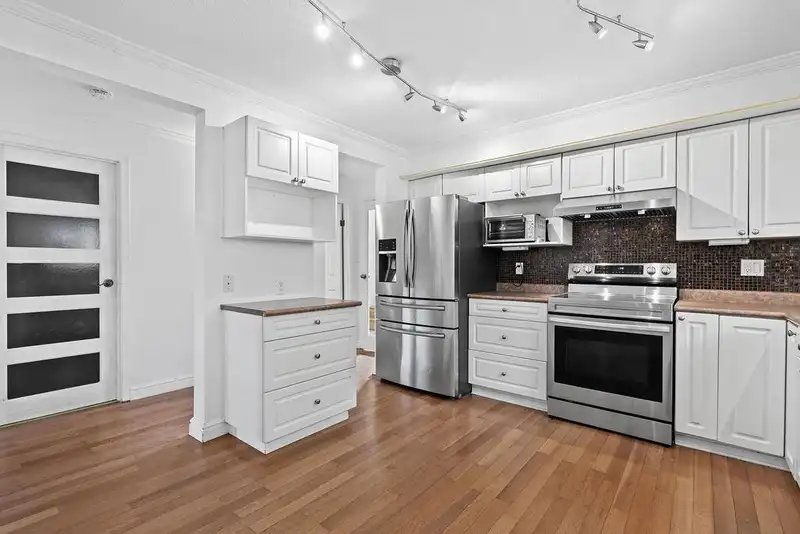 407 DARTMOOR DRIVE - photo 4 of 40