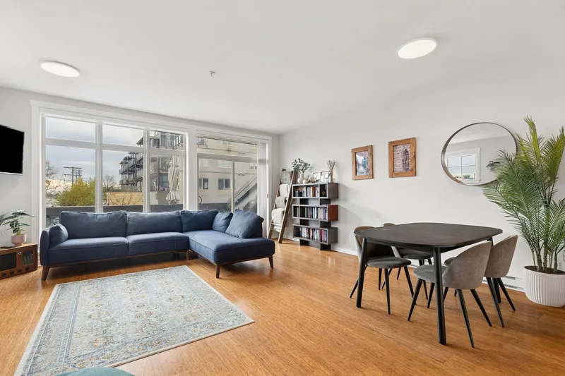 220 6111 LONDON ROAD - photo 1 of 25