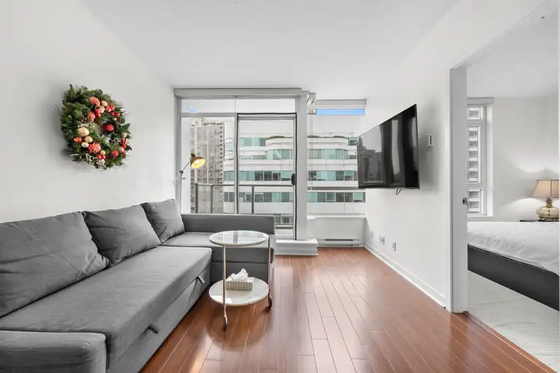 808 821 CAMBIE STREET - photo 1 of 32