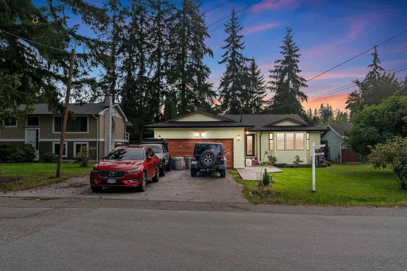 19976 49 AVENUE - photo 1 of 19