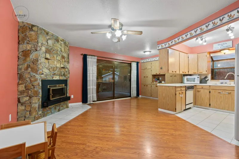 19976 49 AVENUE - photo 4 of 19