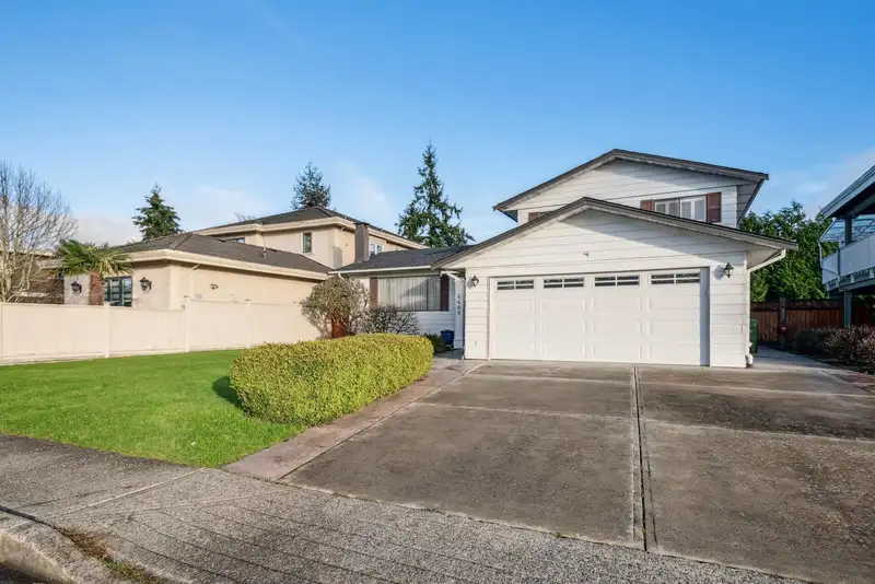 6400 RIVERDALE DRIVE - photo 3 of 39