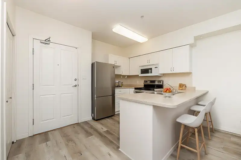 409 16068 83 AVENUE - photo 3 of 36