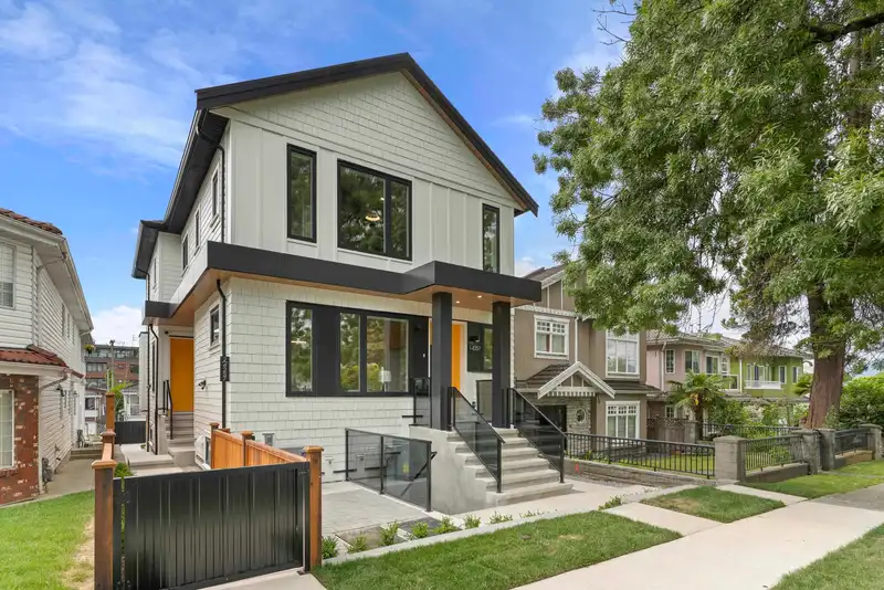 2 4257 BEATRICE STREET - photo 1 of 37