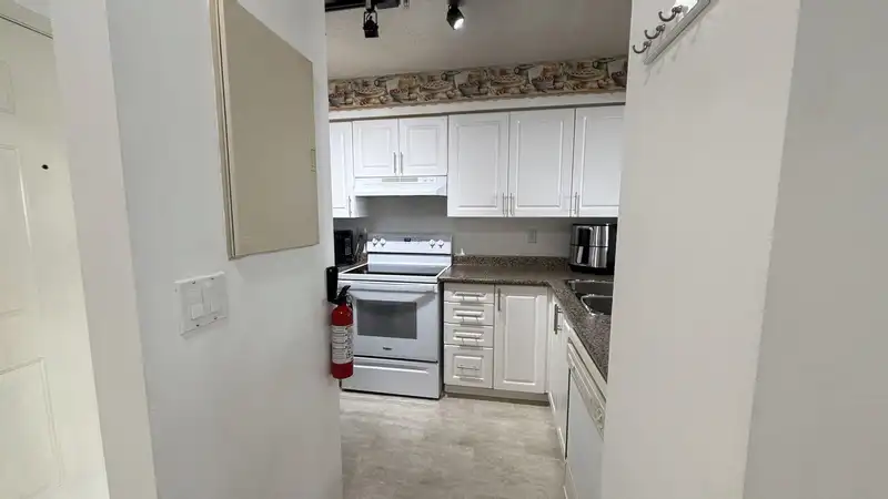 105 14355 103 AVENUE - photo 4 of 22