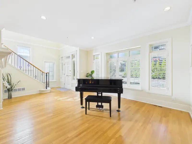4420 COLLINGWOOD STREET - photo 2 of 31