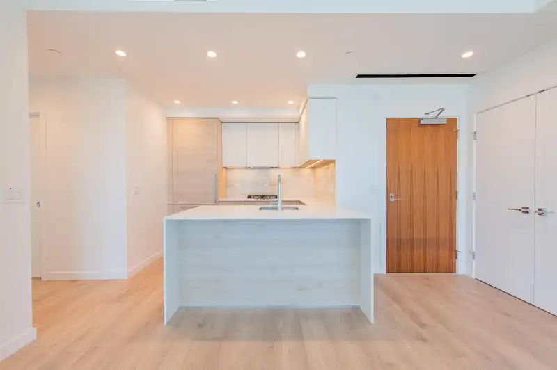 1806 680 QUAYSIDE DRIVE - photo 4 of 31