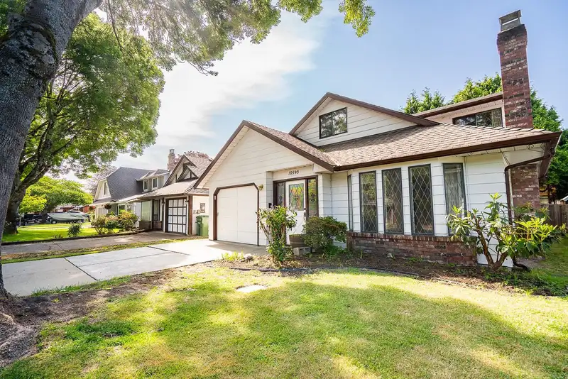 10593 YARMISH DRIVE - photo 3 of 35
