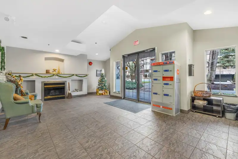 215 20976 56 AVENUE - photo 3 of 25
