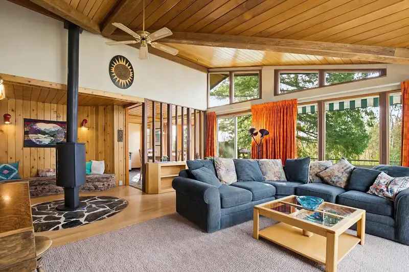 8899 TAYLOR STREET - photo 4 of 40