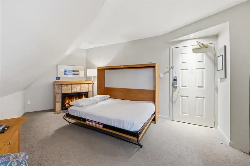 528 4295 BLACKCOMB WAY - photo 2 of 16