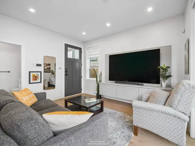 3535 E GEORGIA STREET - photo 4 of 31