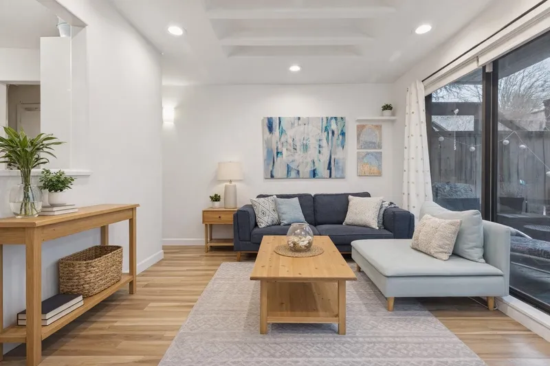 107 350 E 5TH AVENUE - photo 1 of 24