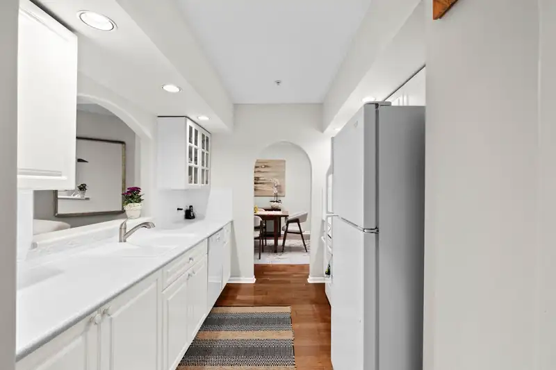 302 1145 E 29TH STREET - photo 4 of 24