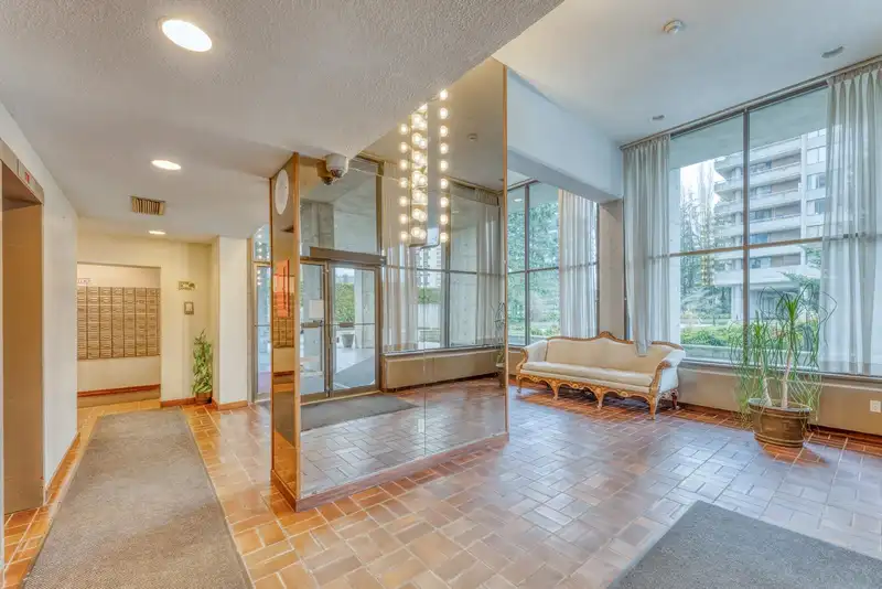 2304 3755 BARTLETT COURT - photo 2 of 40