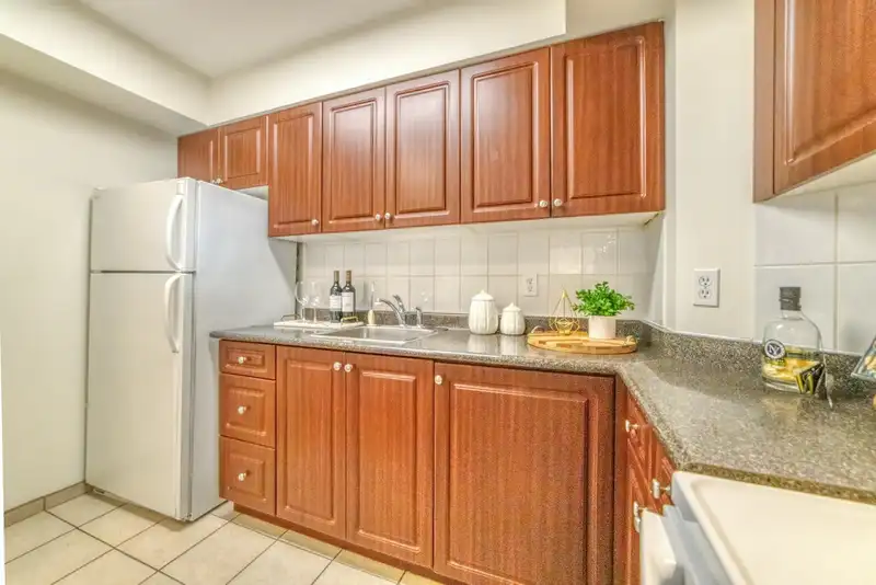 2304 3755 BARTLETT COURT - photo 3 of 40