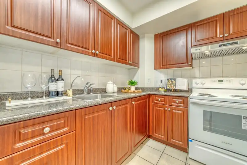 2304 3755 BARTLETT COURT - photo 4 of 40