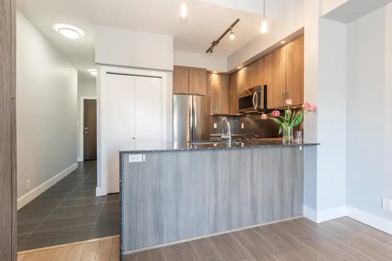 B401 20211 66 AVENUE - photo 3 of 40