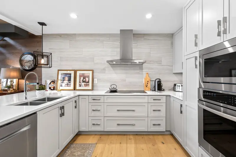 306 2344 ATKINS AVENUE - photo 2 of 25