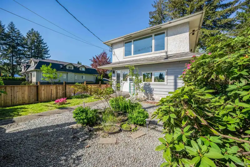890 WESTWOOD STREET - photo 3 of 40