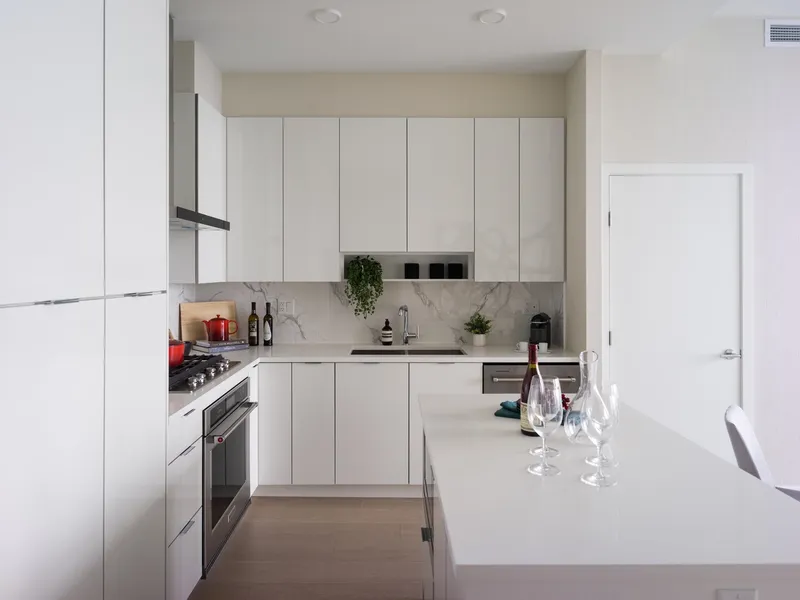 2505 555 SYDNEY AVENUE - photo 1 of 14