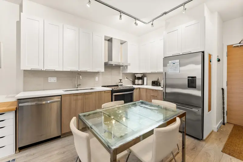 317 611 REGAN AVENUE - photo 2 of 25