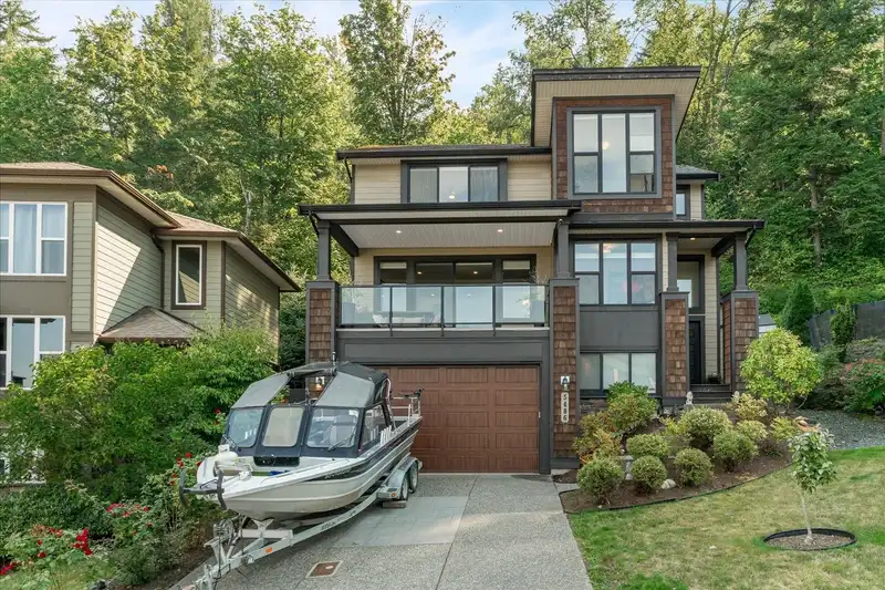 5486 MACLACHLAN PLACE - photo 1 of 39