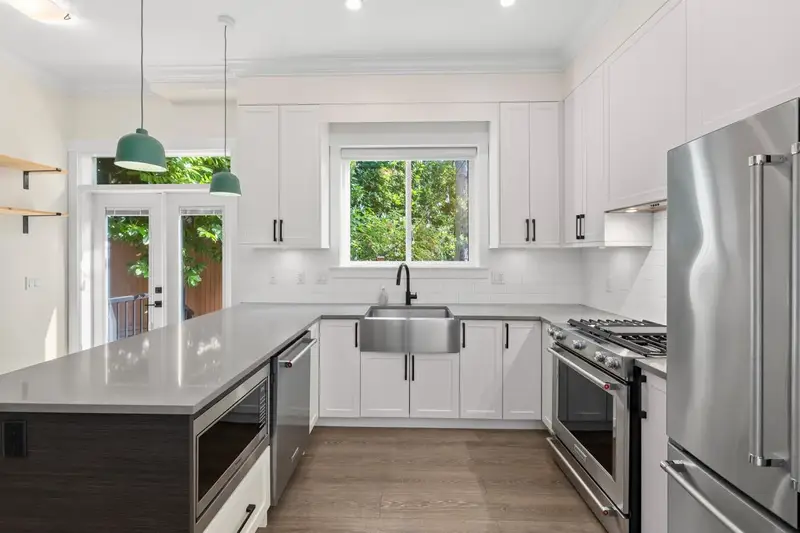 14 1454 162B STREET - photo 4 of 25