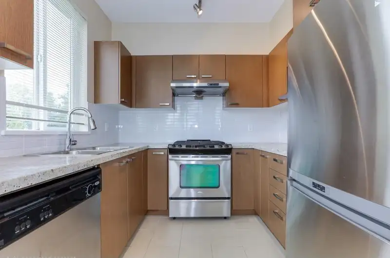 432 9500 ODLIN ROAD - photo 4 of 7