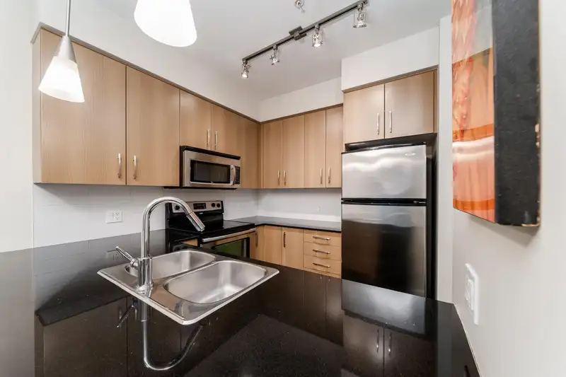 109 22290 NORTH AVENUE - photo 4 of 30