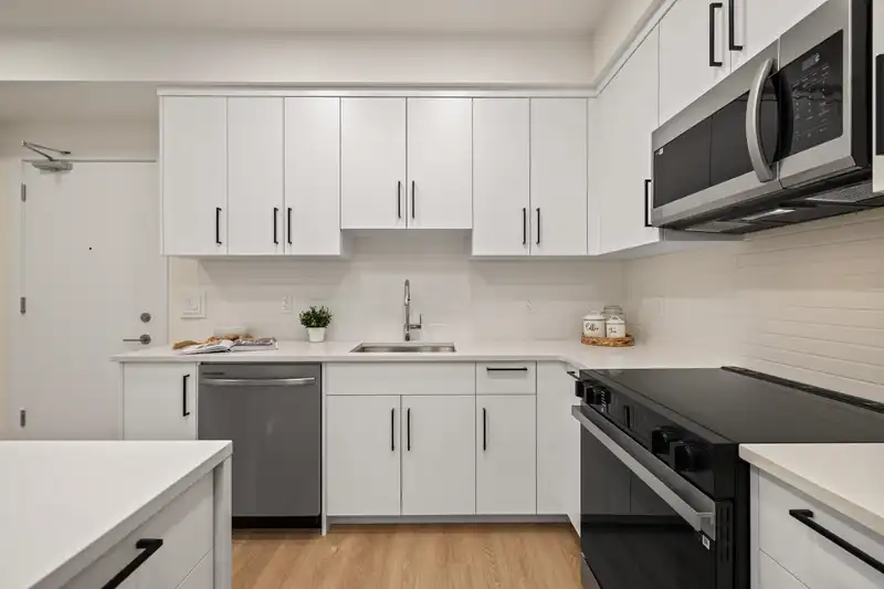 205 33816 SOUTH FRASER WAY - photo 4 of 20