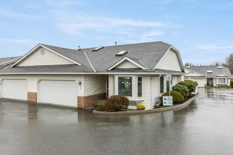 19 3054 TRAFALGAR STREET - photo 2 of 40