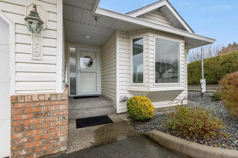 19 3054 TRAFALGAR STREET - photo 3 of 40